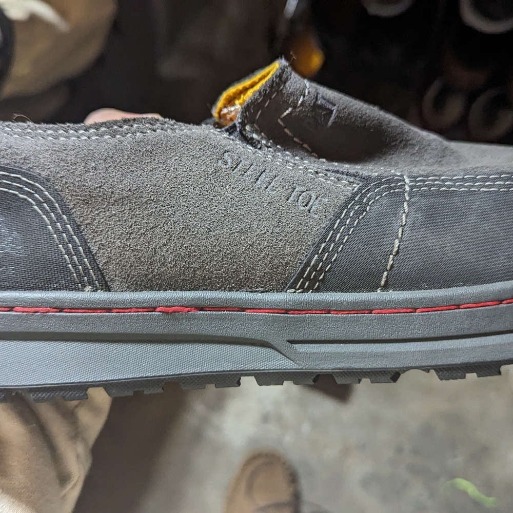 Caterpillar valor steel toe work shoe